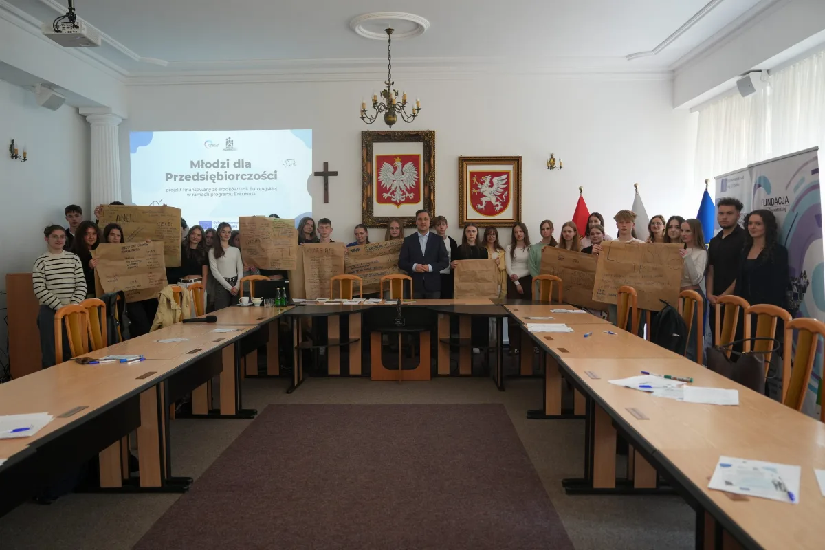 Młodzież z Dębicy dyskutowała o przedsiębiorczości i przyszłości rynku pracy