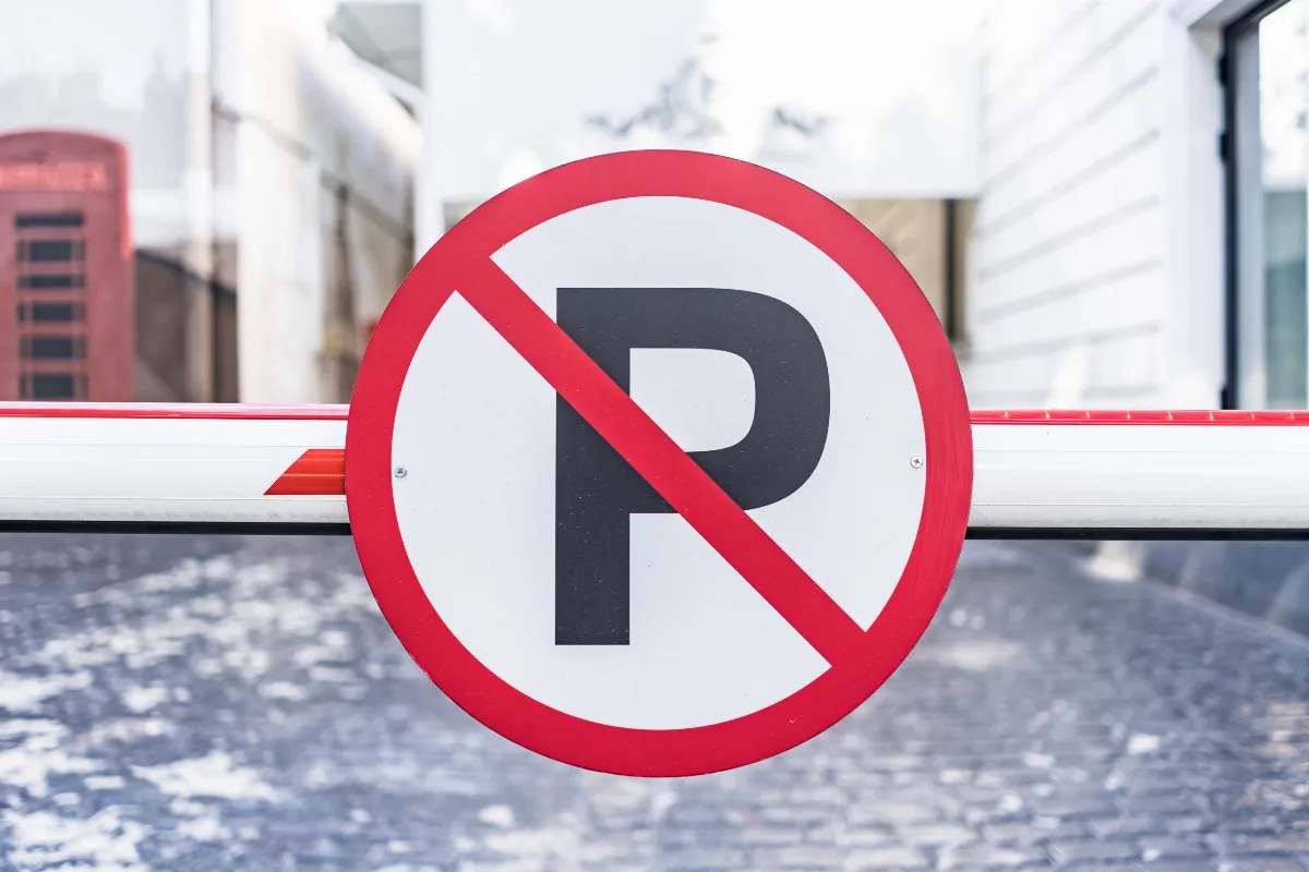 Ograniczenia w korzystaniu z parkingu przy stadionie Igloopolu w Dębicy
